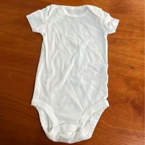 *3 for $15* Carter’s Child Of mine baby white Short Sleeve Bodysuit 3-6 Months